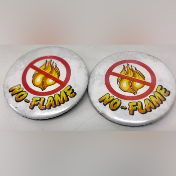 Vintage 1970s Set of 2 NO FLAME Fire Illustrated Pinback Buttons Antique Rare - Picture 3 of 8